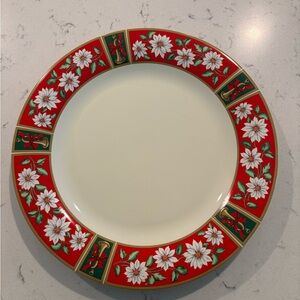 Christmas classic traditions ￼Charlton Hall Holiday 12 inch plate